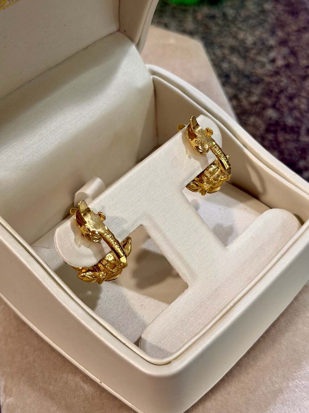 Vintage Trifari TM Gold Tone Pear & Marquise Rhinestone Cluster Clip-On Earrings - Picture 5 of 6